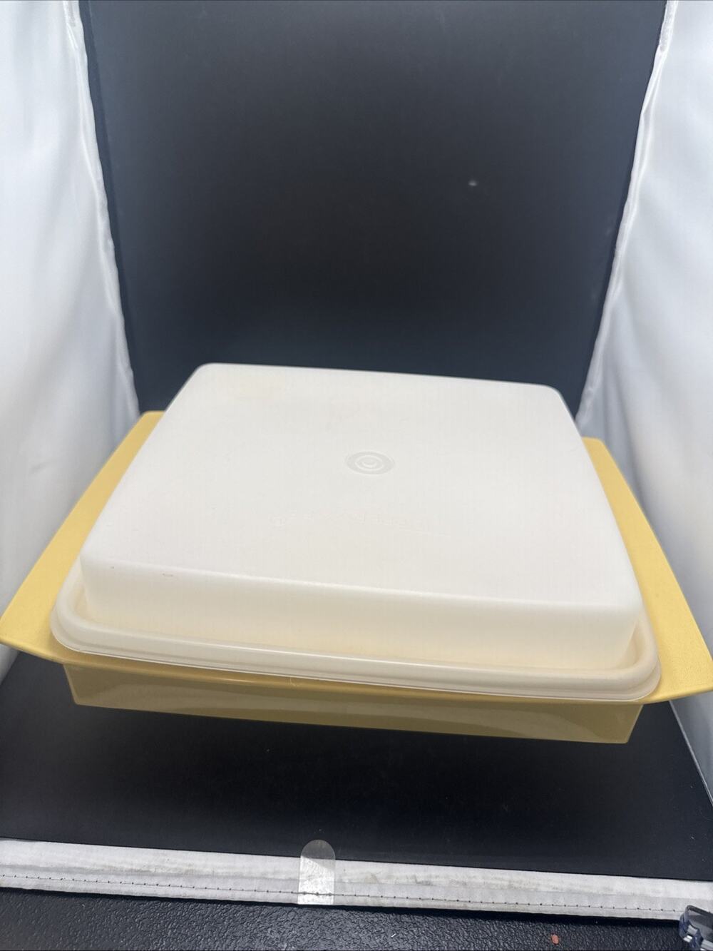 Vintage Tupperware Deviled Egg Keeper Carrier Tray Container Harvest Gold 723